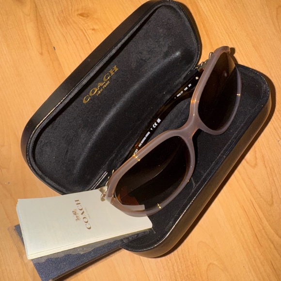 Coach Sunglasses- Integration Flower - Picture 3 of 4